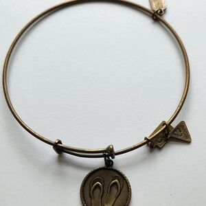 Chic Gold-Tone Charm Bracelet with Flip-Flop Pendant